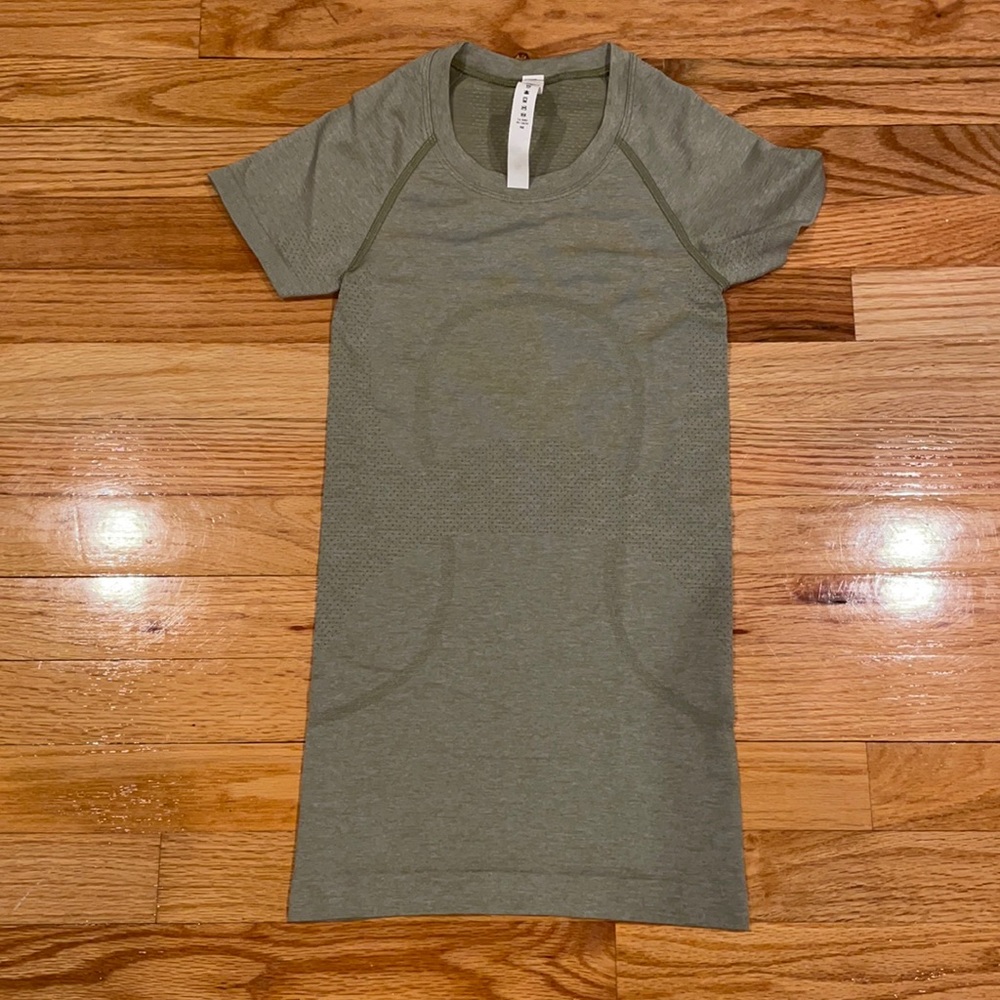 Lululemon Green Twill swiftley tech short sleeve shirt size 0